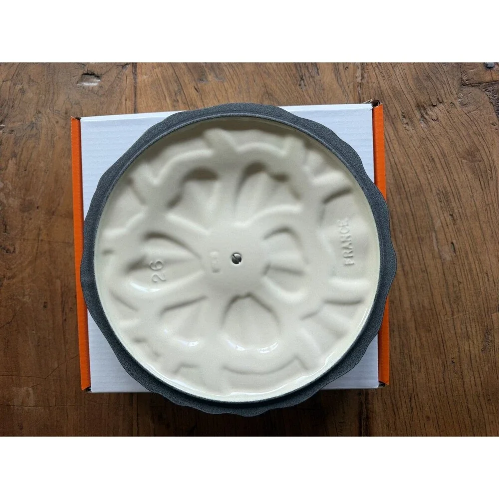 Le Creuset Signature Cast Iron Petal Shallow Casserole 2.25qt Riviera Blue NEW